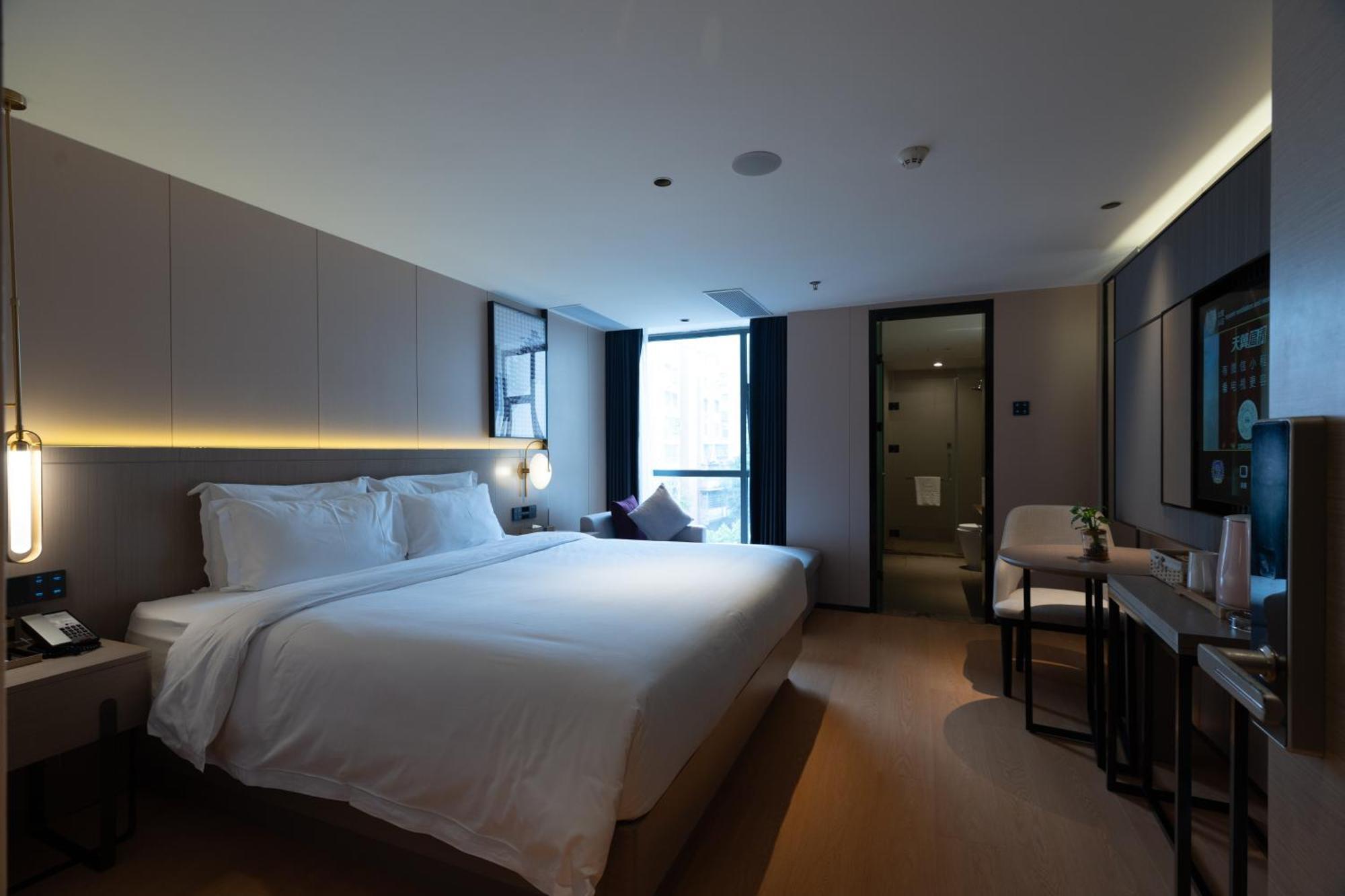 Lavande International Hotel Guangzhou Taikoo Hui Square Shipaiqiao Metro Station Branch - Free Shuttle Bus To Canton Fair Complex During Canton Fair Period & Free Vpn Internet Access Zewnętrze zdjęcie