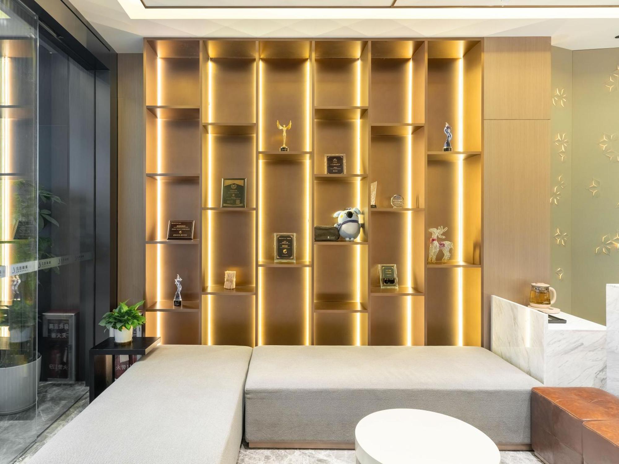 Lavande International Hotel Guangzhou Taikoo Hui Square Shipaiqiao Metro Station Branch - Free Shuttle Bus To Canton Fair Complex During Canton Fair Period & Free Vpn Internet Access Zewnętrze zdjęcie