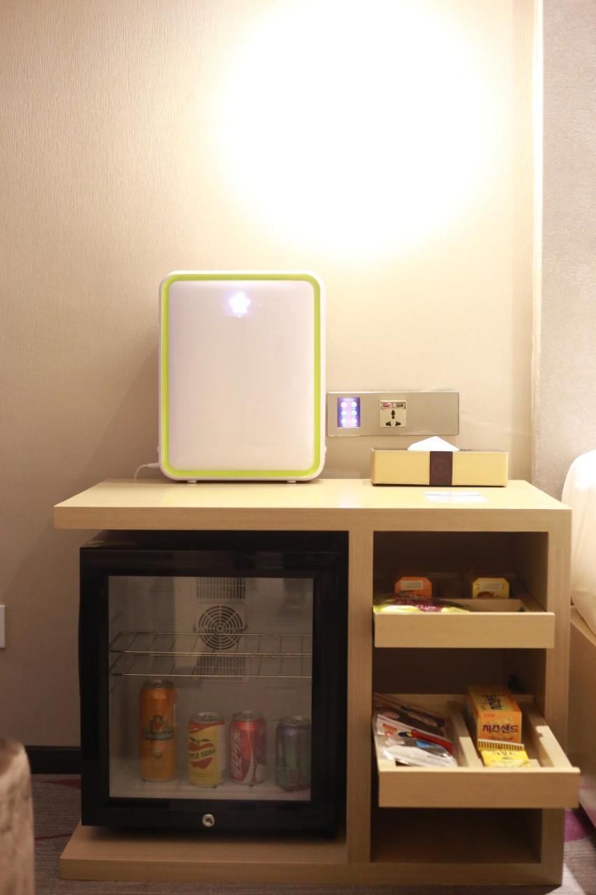 Lavande International Hotel Guangzhou Taikoo Hui Square Shipaiqiao Metro Station Branch - Free Shuttle Bus To Canton Fair Complex During Canton Fair Period & Free Vpn Internet Access Zewnętrze zdjęcie